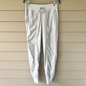 Lululemon Size 6 Dance Studio Mid-Rise Lined Jogger in Chrome